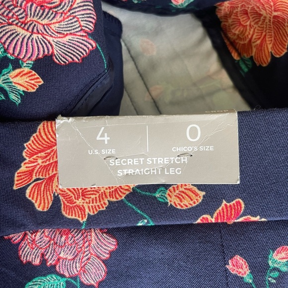 Pants Capri Chico’s Navy Blue Secret Stretch Waist Floral - Picture 10 of 10